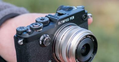 Revisão da câmera sem espelho Olympus PEN-F: lições de história Revisão da câmera de filme Olympus pen f
